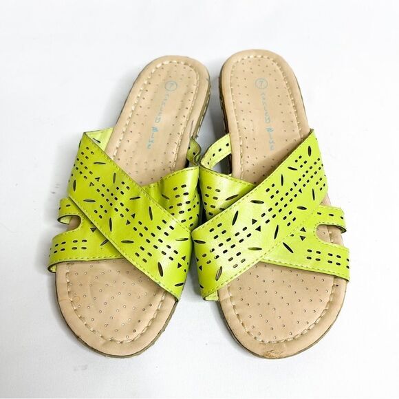 🍋 Ashley Blue • Women’s Mini Wedge Slip On Sandals Size 7 - Picture 3 of 8